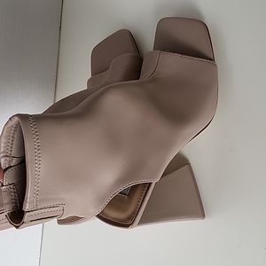 Steve Madden open toe square heel, size 8. Taupe color. New no box no tag.
